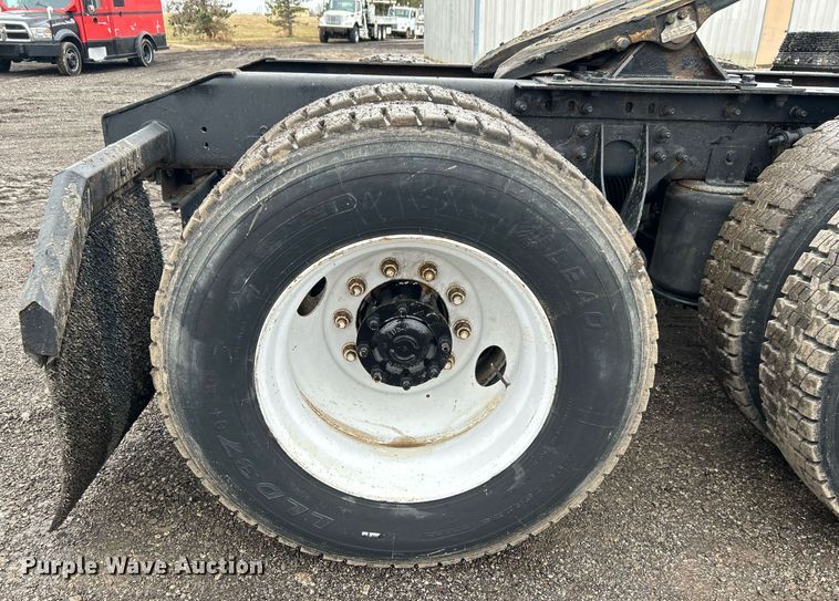 image for item OI9576 2006 International  9400i semi truck