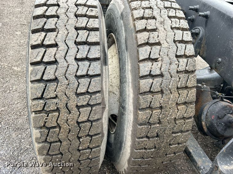 image for item OI9576 2006 International  9400i semi truck