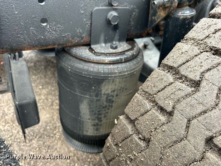 image for item OI9576 2006 International  9400i semi truck