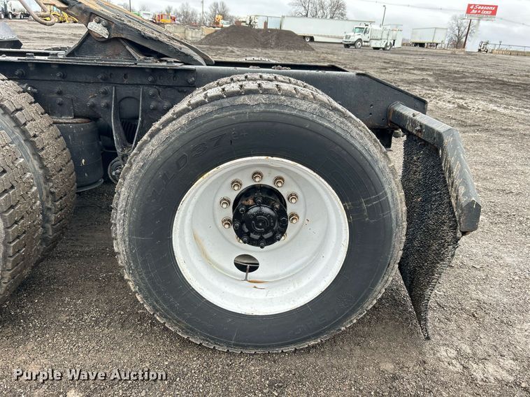 image for item OI9576 2006 International  9400i semi truck