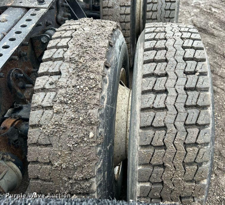 image for item OI9576 2006 International  9400i semi truck