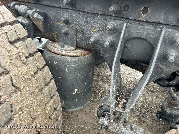 image for item OI9576 2006 International  9400i semi truck