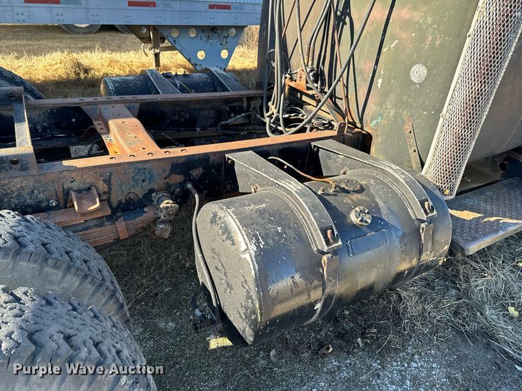 image for item OJ9430 1951 GMC 650 semi truck