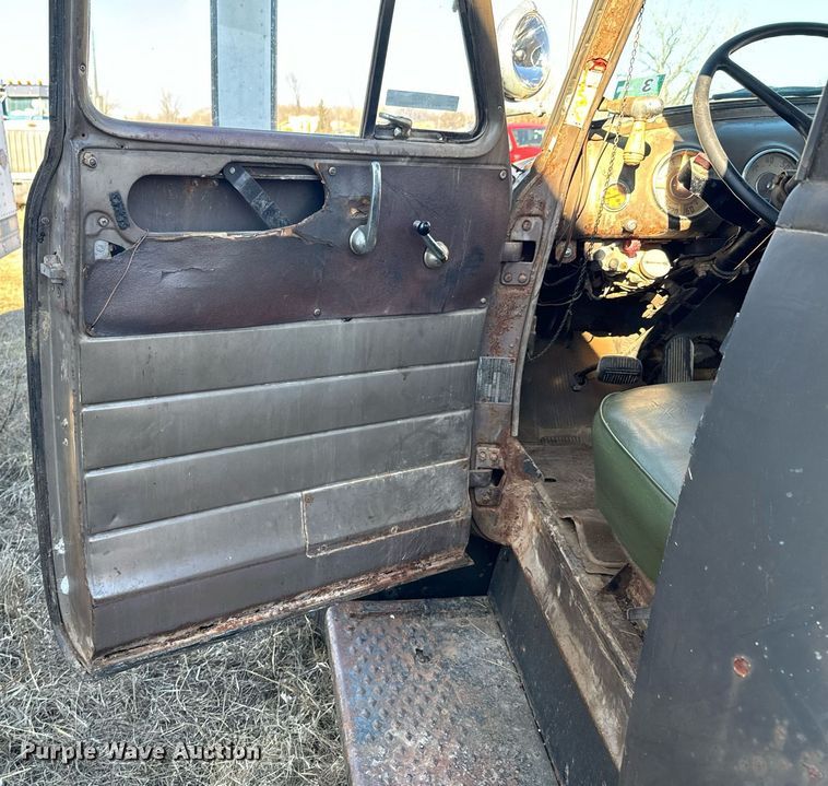 image for item OJ9430 1951 GMC 650 semi truck