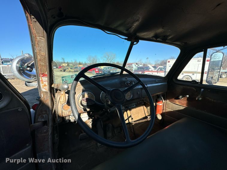 image for item OJ9430 1951 GMC 650 semi truck