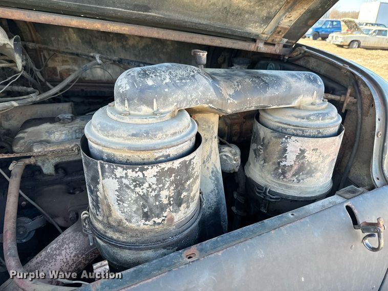 image for item OJ9430 1951 GMC 650 semi truck