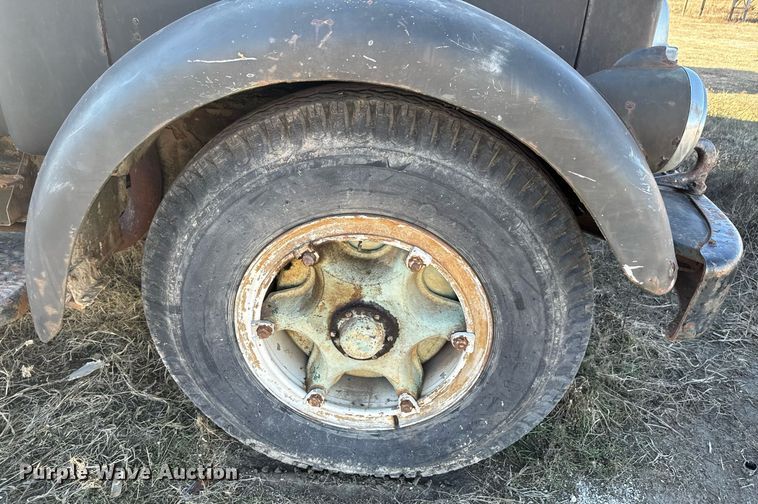 image for item OJ9430 1951 GMC 650 semi truck