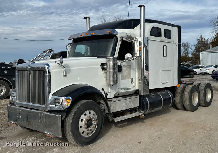 image for item OJ9437 2007 International 9900i semi truck