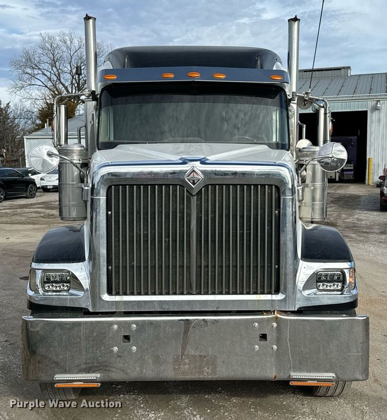 image for item OJ9437 2007 International 9900i semi truck