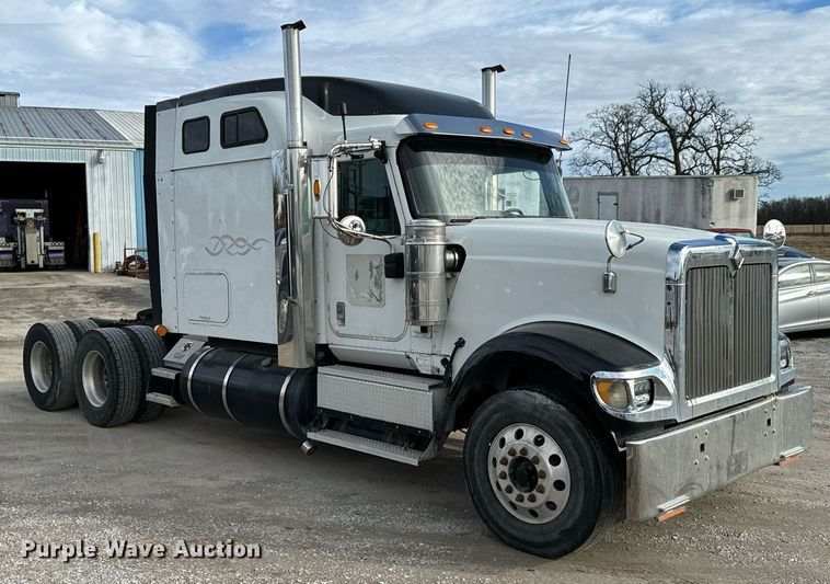 image for item OJ9437 2007 International 9900i semi truck