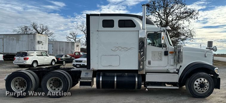 image for item OJ9437 2007 International 9900i semi truck
