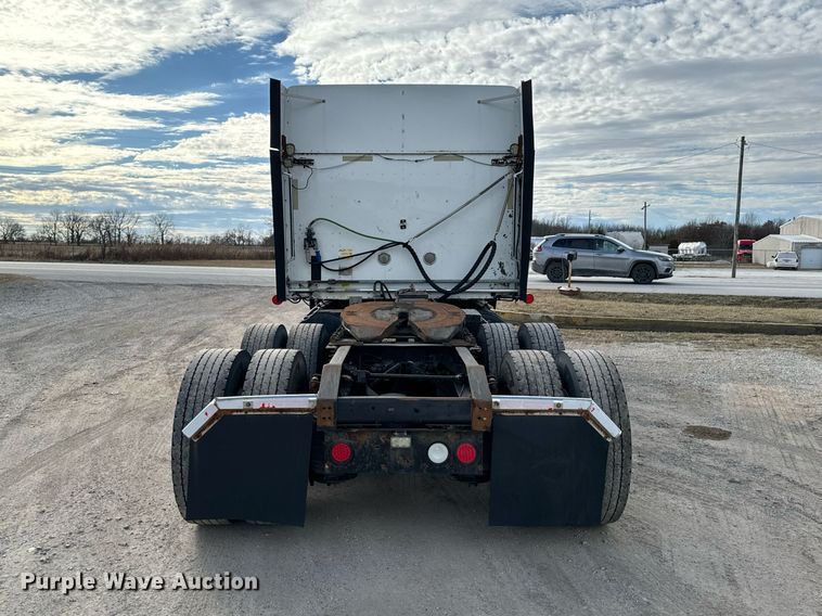 image for item OJ9437 2007 International 9900i semi truck