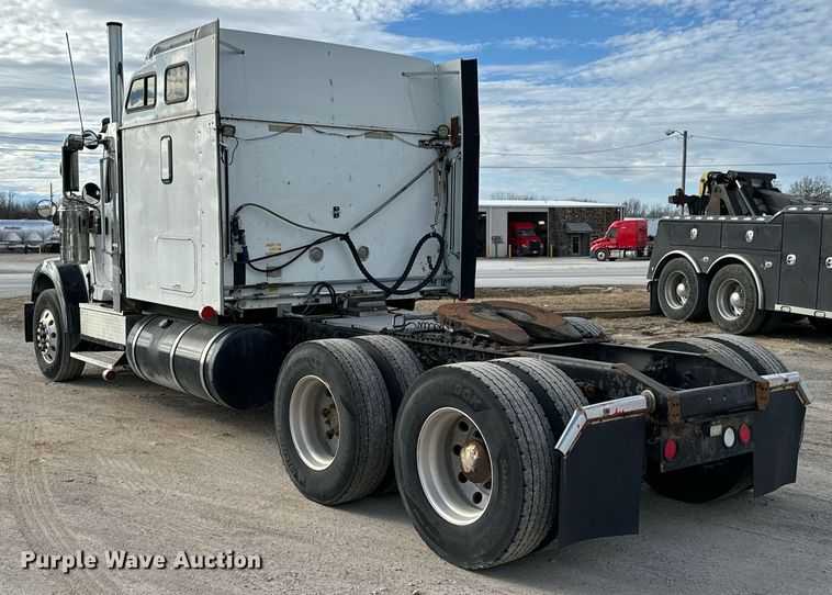 image for item OJ9437 2007 International 9900i semi truck