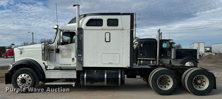 image for item OJ9437 2007 International 9900i semi truck
