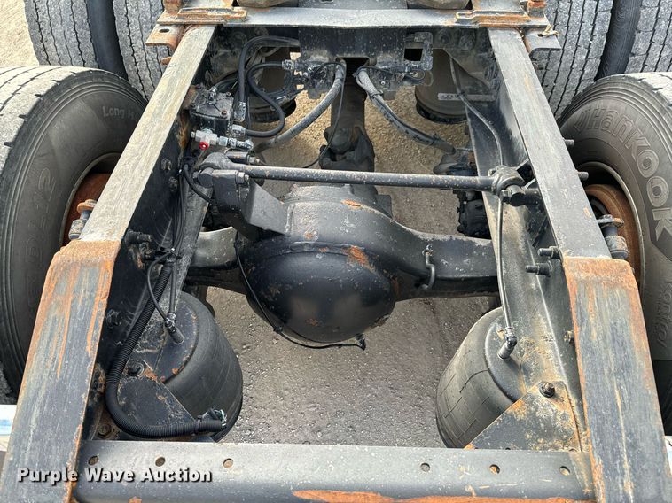 image for item OJ9437 2007 International 9900i semi truck