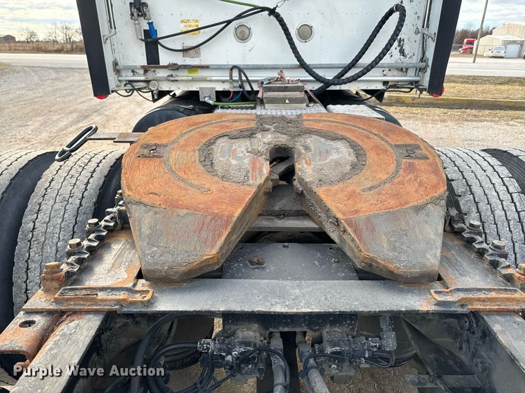 image for item OJ9437 2007 International 9900i semi truck