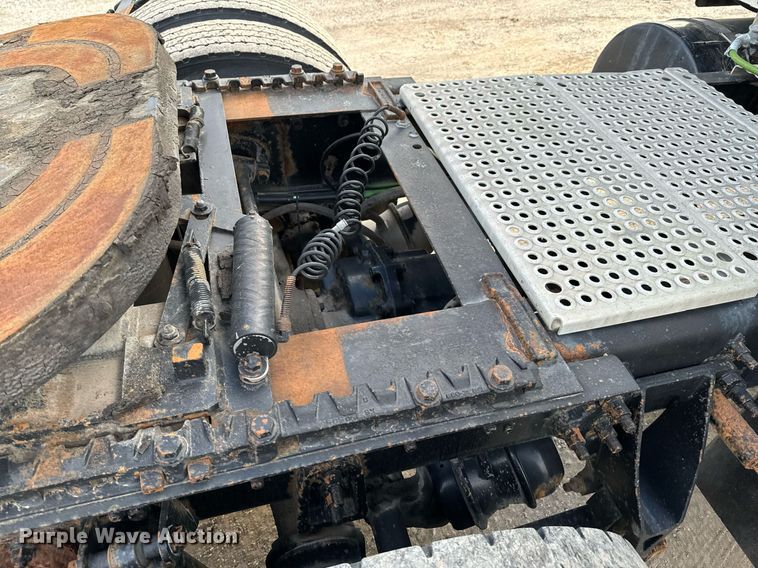 image for item OJ9437 2007 International 9900i semi truck