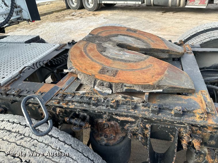 image for item OJ9437 2007 International 9900i semi truck