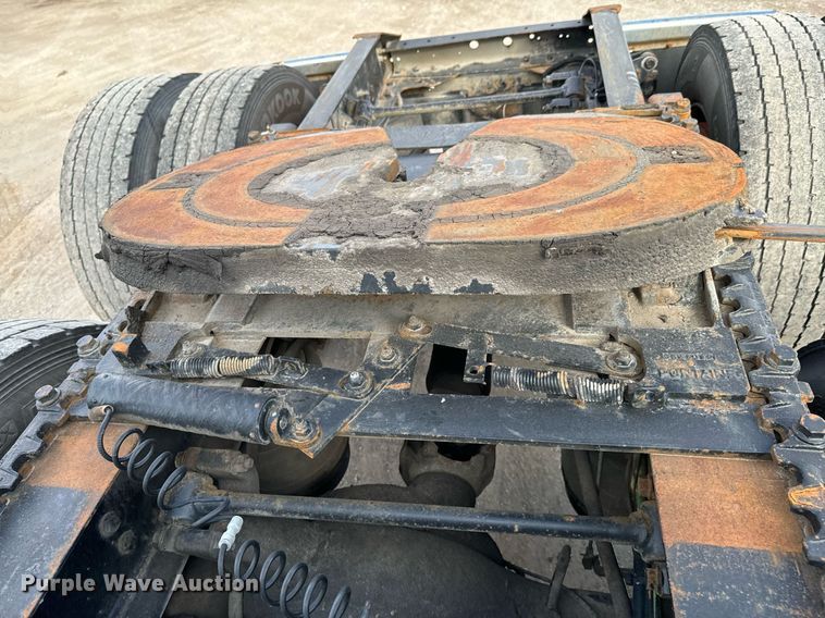 image for item OJ9437 2007 International 9900i semi truck