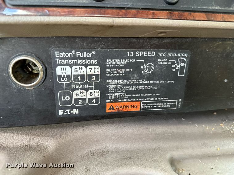 image for item OJ9437 2007 International 9900i semi truck