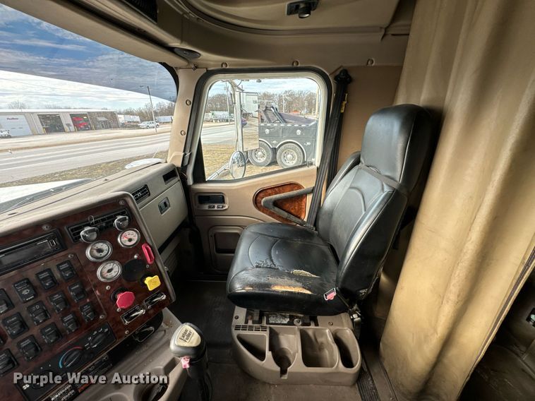 image for item OJ9437 2007 International 9900i semi truck