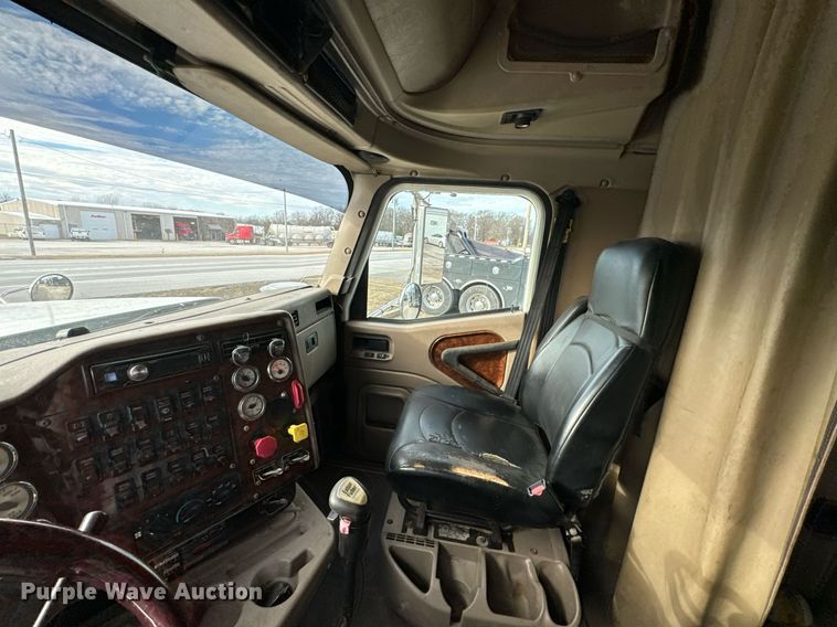 image for item OJ9437 2007 International 9900i semi truck