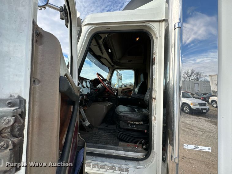 image for item OJ9437 2007 International 9900i semi truck