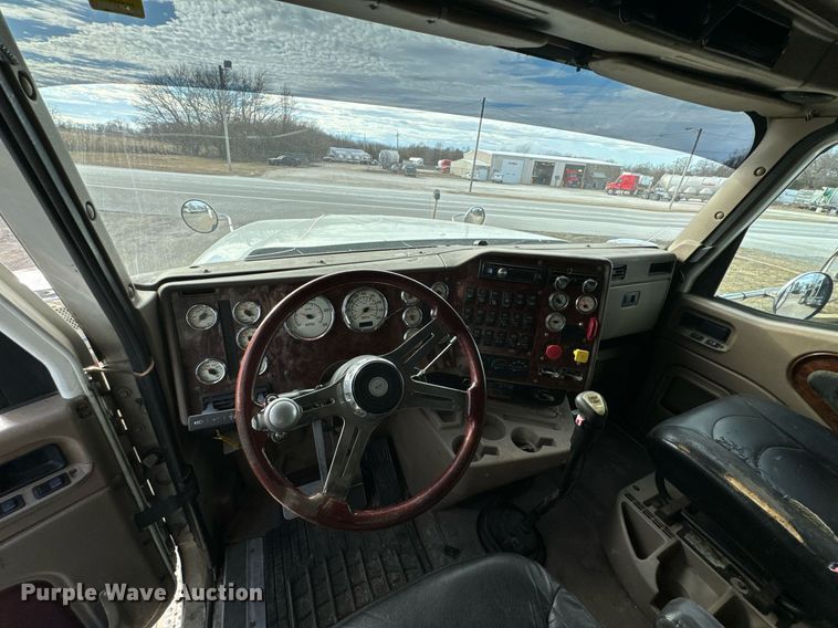 image for item OJ9437 2007 International 9900i semi truck