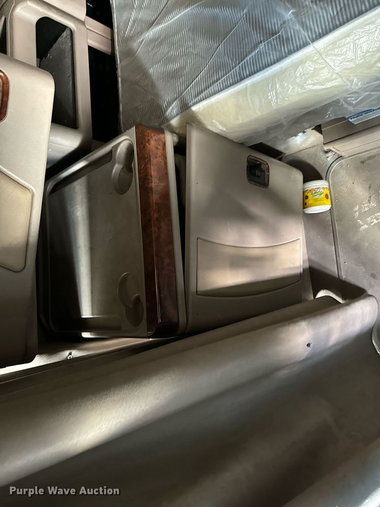 image for item OJ9437 2007 International 9900i semi truck