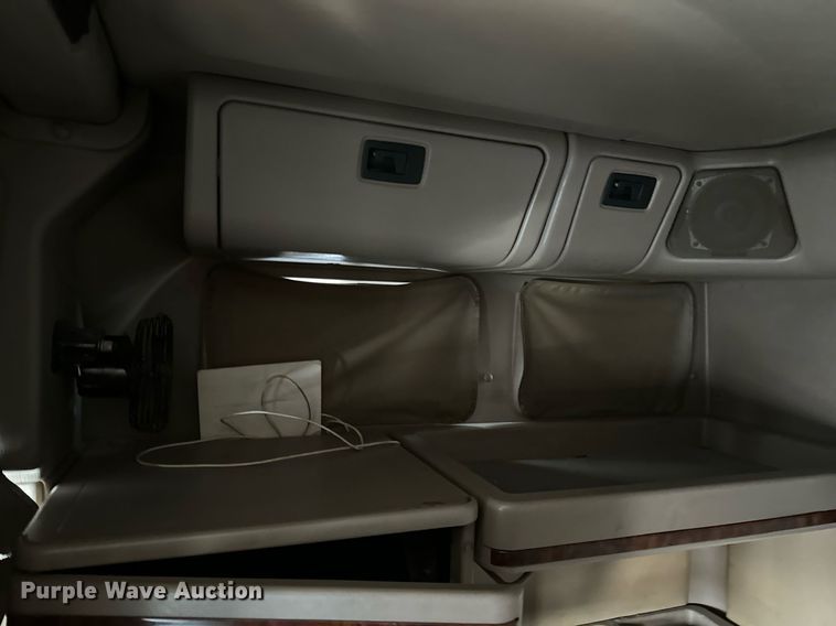 image for item OJ9437 2007 International 9900i semi truck