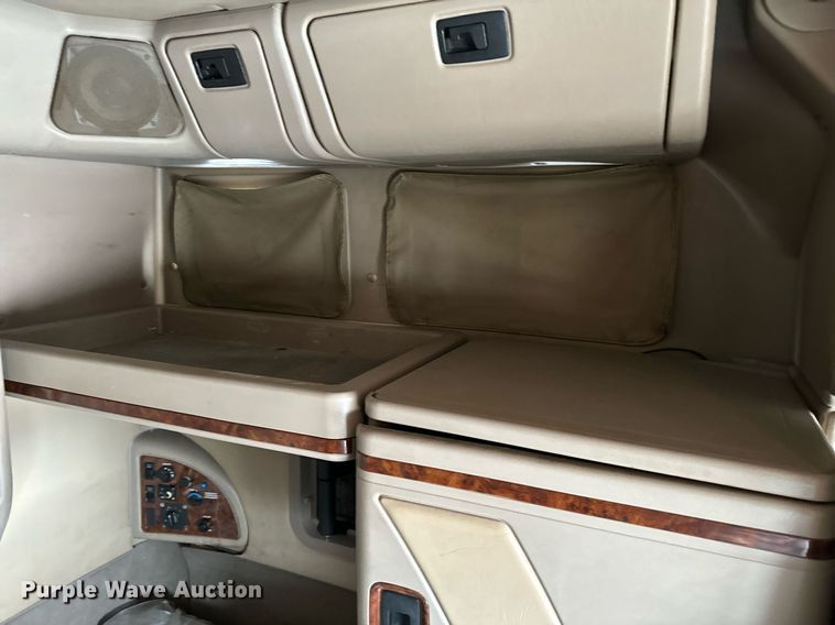 image for item OJ9437 2007 International 9900i semi truck