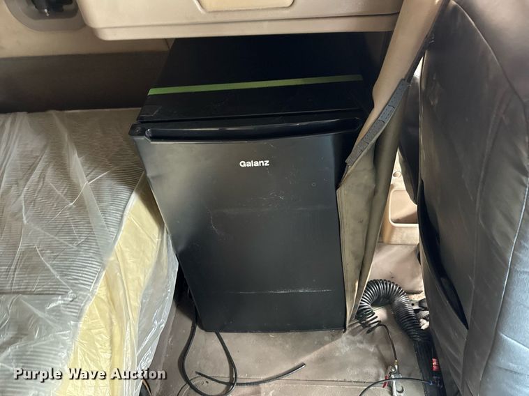 image for item OJ9437 2007 International 9900i semi truck