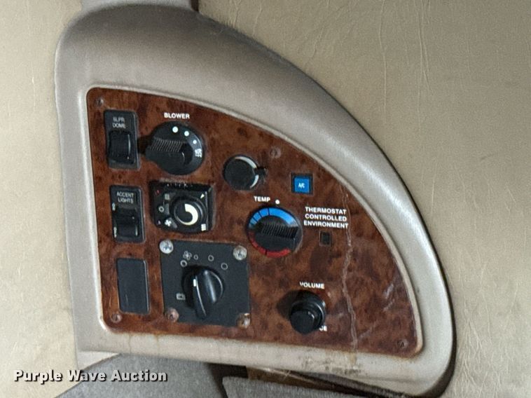 image for item OJ9437 2007 International 9900i semi truck