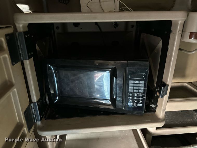 image for item OJ9437 2007 International 9900i semi truck