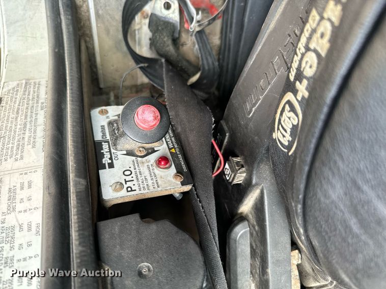 image for item OJ9437 2007 International 9900i semi truck