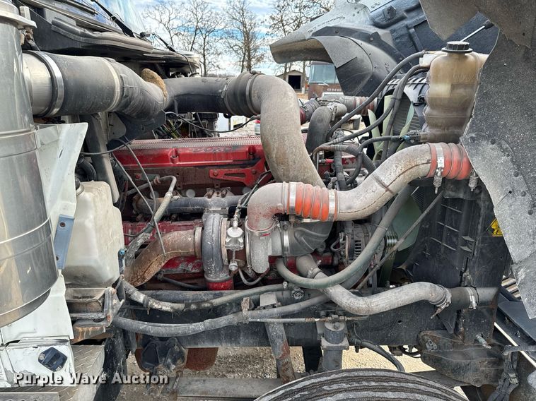 image for item OJ9437 2007 International 9900i semi truck