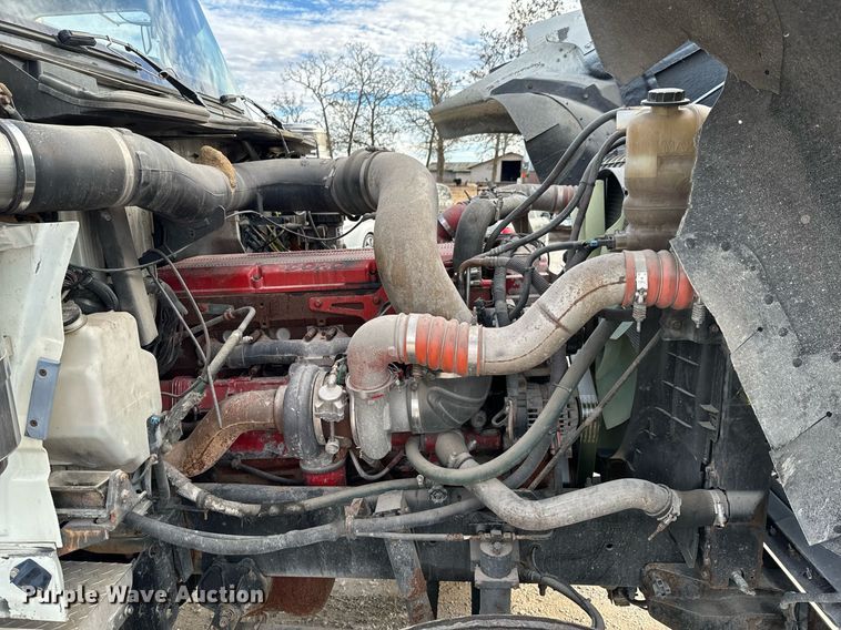 image for item OJ9437 2007 International 9900i semi truck