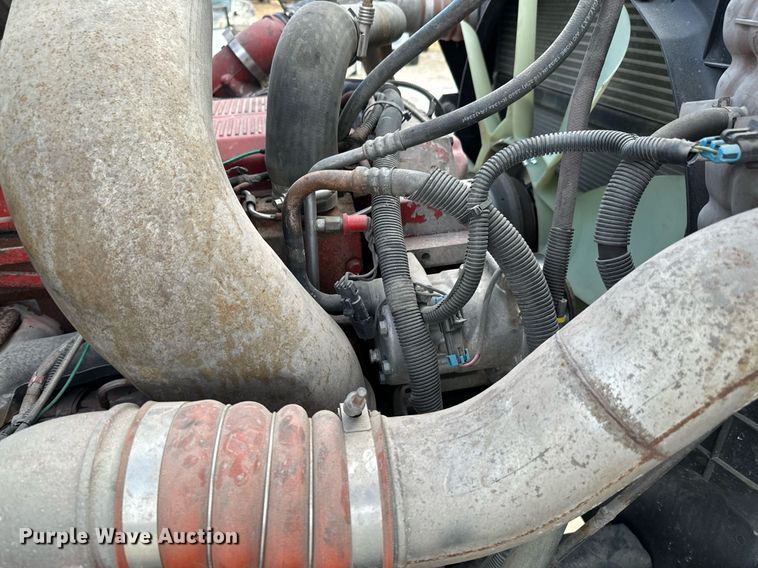 image for item OJ9437 2007 International 9900i semi truck