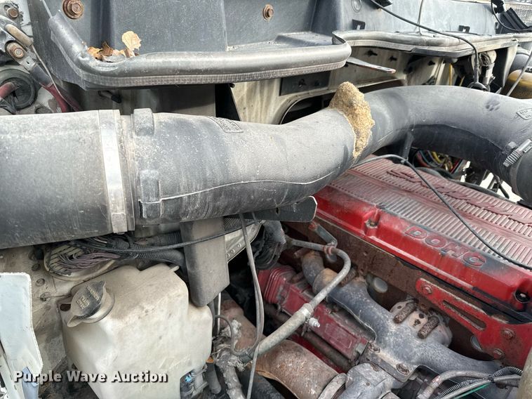 image for item OJ9437 2007 International 9900i semi truck