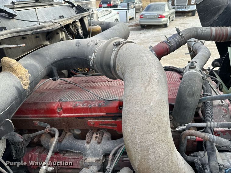 image for item OJ9437 2007 International 9900i semi truck