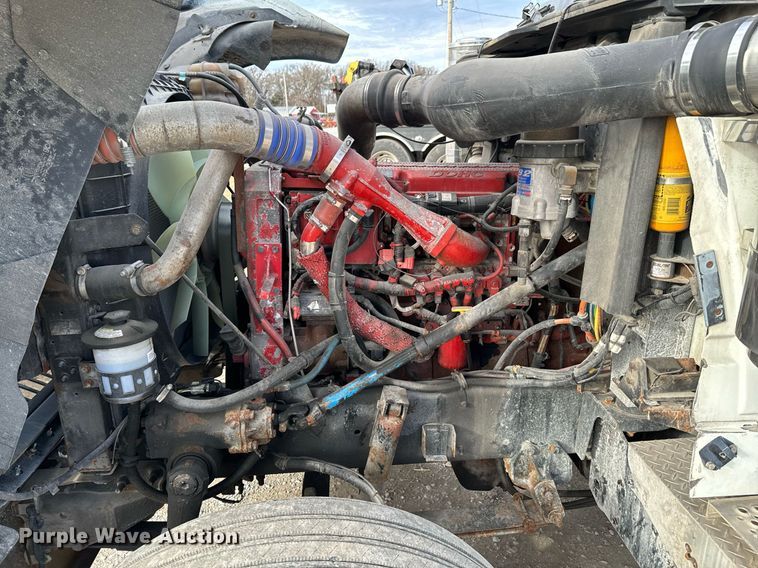 image for item OJ9437 2007 International 9900i semi truck