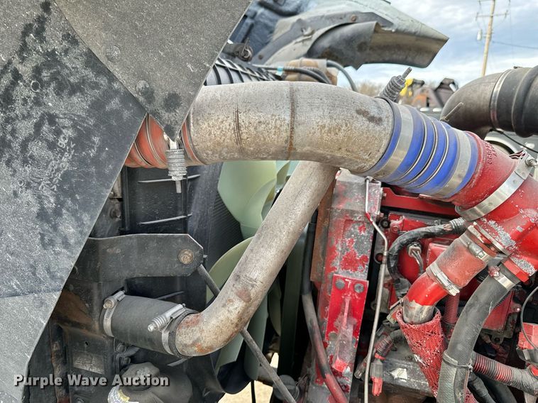 image for item OJ9437 2007 International 9900i semi truck