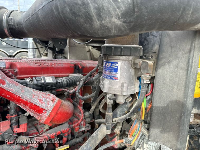 image for item OJ9437 2007 International 9900i semi truck