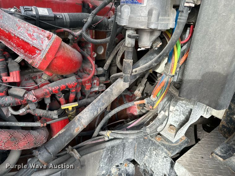 image for item OJ9437 2007 International 9900i semi truck