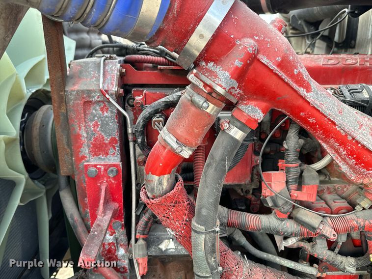 image for item OJ9437 2007 International 9900i semi truck