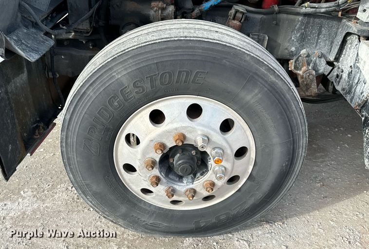 image for item OJ9437 2007 International 9900i semi truck