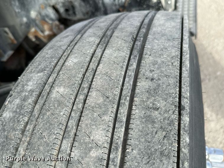 image for item OJ9437 2007 International 9900i semi truck