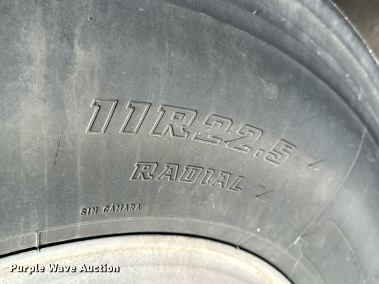 image for item OJ9437 2007 International 9900i semi truck