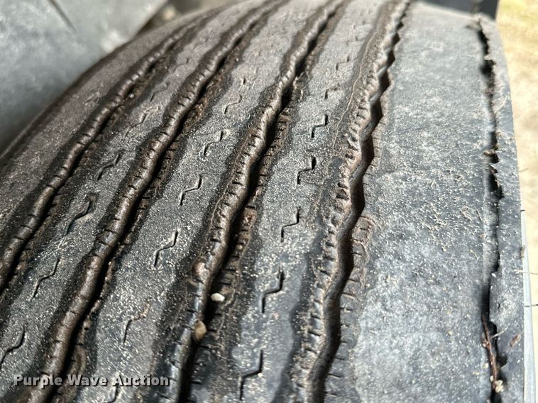 image for item OJ9437 2007 International 9900i semi truck