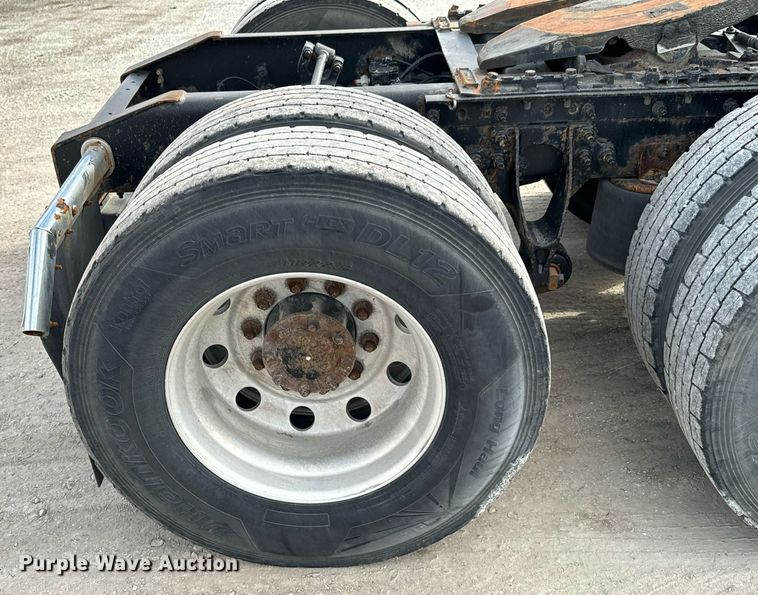 image for item OJ9437 2007 International 9900i semi truck